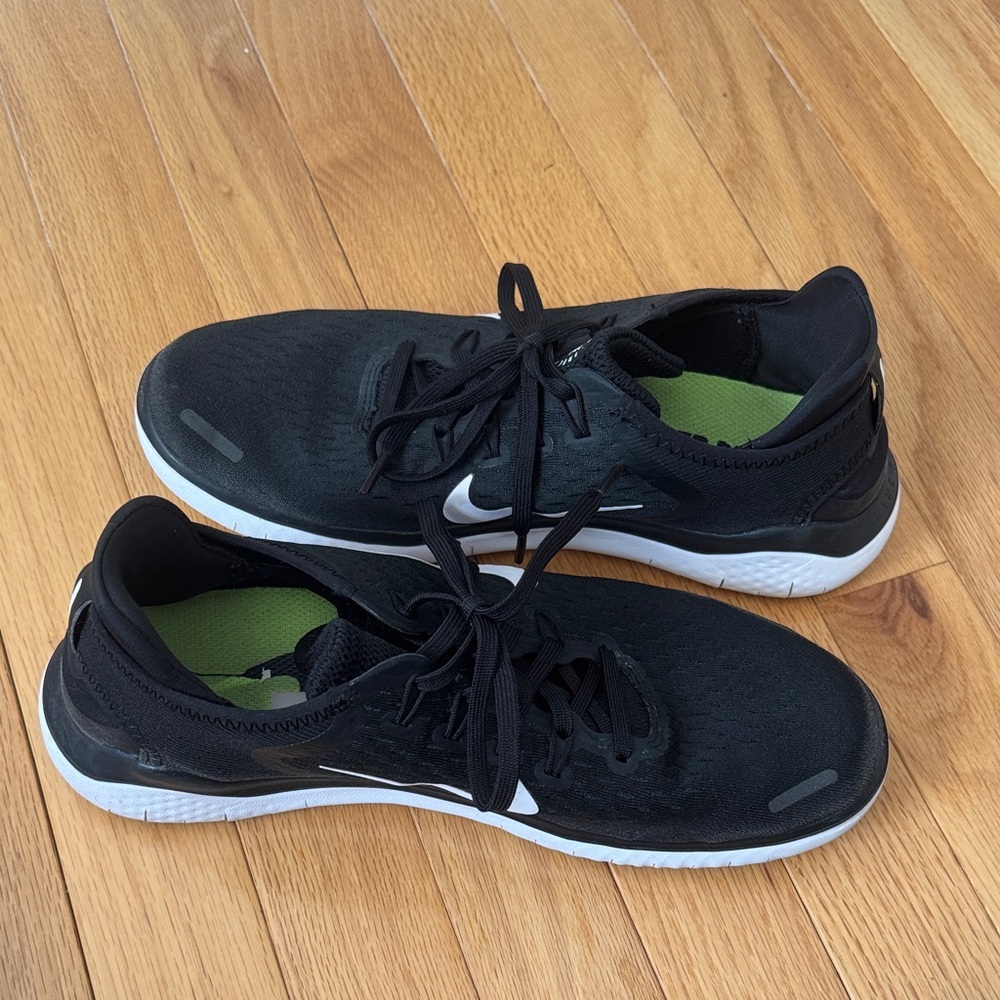 Nike Women’s black free run shoes